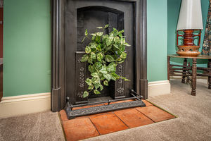 1ST FLOOR SITTING ROOM/MIDDLE LANDING- click for photo gallery